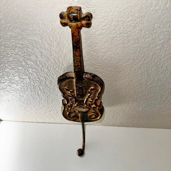 Vintage Cast Iron Violin Wall Hook – Rustic Bronze Patina – Music Room Decor - Picture 5 of 9